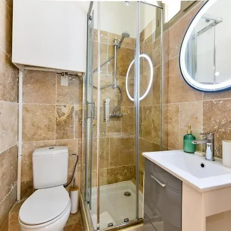 Elegant Pour 4 Personnes, A Quelques Pas De La Croisette