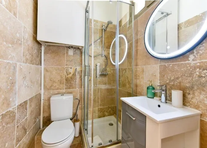 Elegant Pour 4 Personnes, A Quelques Pas De La Croisette